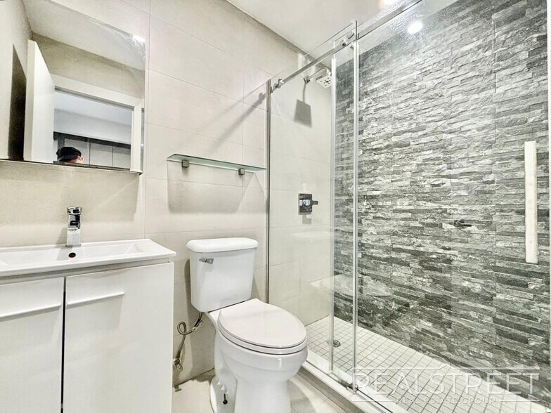 Building Photo - Brand New 1 Bed w Full Kitchen Amenities in Prime Crown Heights