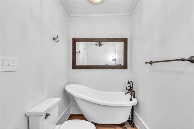 Building Photo - 331 E 54th St