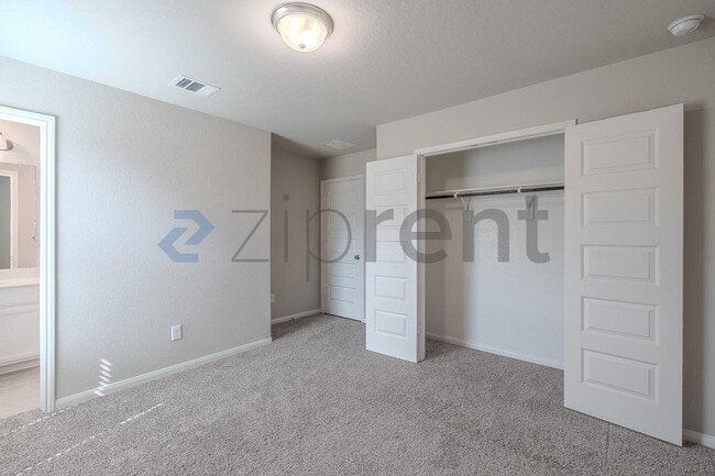Building Photo - Unit