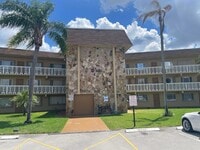 Building Photo - 500 Village Green Cir
