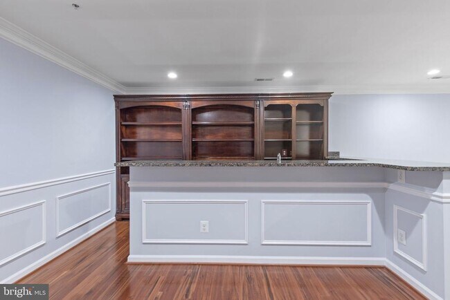 Building Photo - 1725 Gatehouse Ct