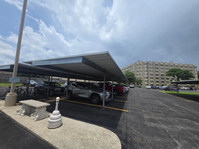 Building Photo - 11550 Southfork Ave