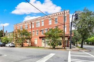 Building Photo - 125 E Broad St