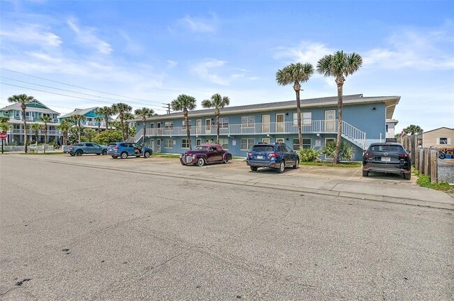 Building Photo - 112 7th St S