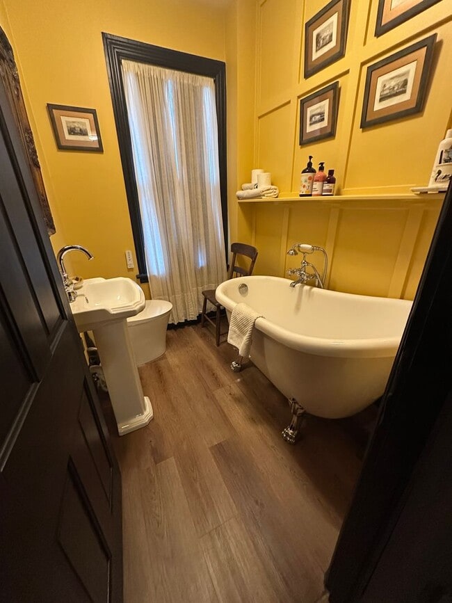 Building Photo - Lebanon City 3 bed- small dog allowed