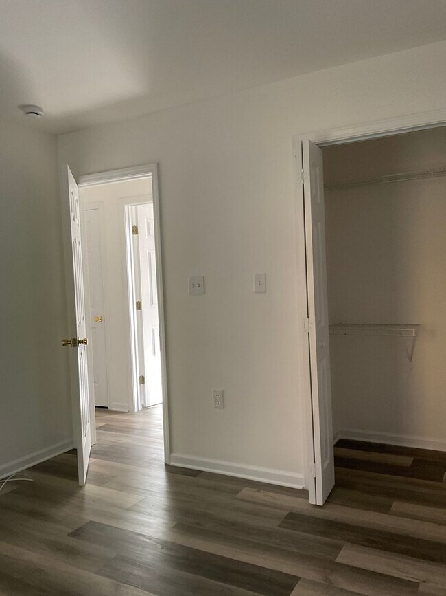 Building Photo - 1020ROS