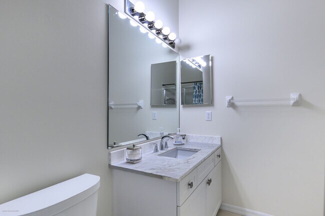 Building Photo - Turnkey Furnished Seasonal Rental – 2 Bedroom, 2 Bath in Burnt Store Marina