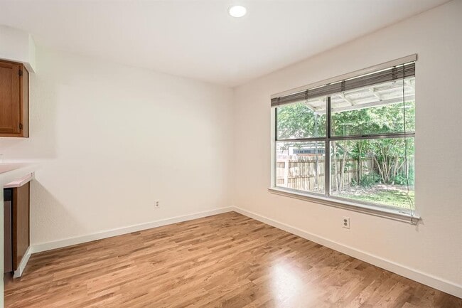 Building Photo - 8801 Piney Creek Bend