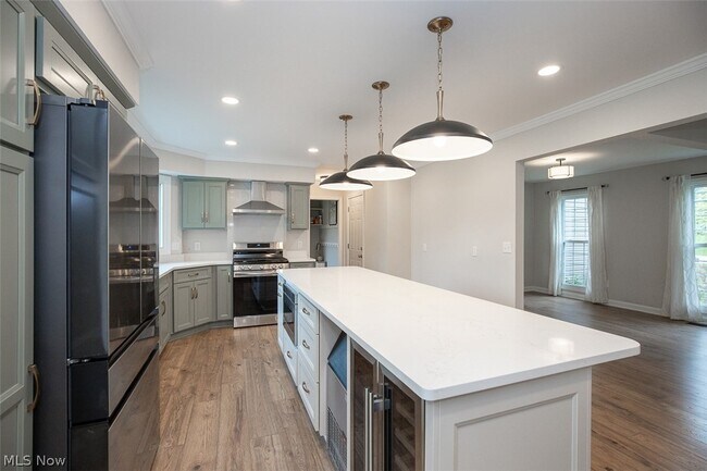 Building Photo - 7528 Lakedge Ct