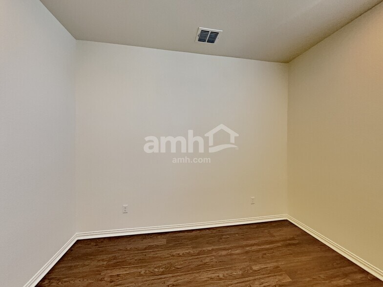 Building Photo - 2723 Spencebrook