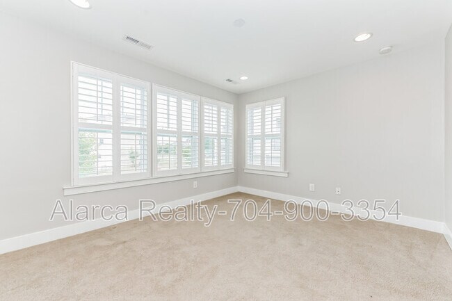 Building Photo - 3246 Moss Ln