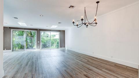 Building Photo - 6784 Via Regina