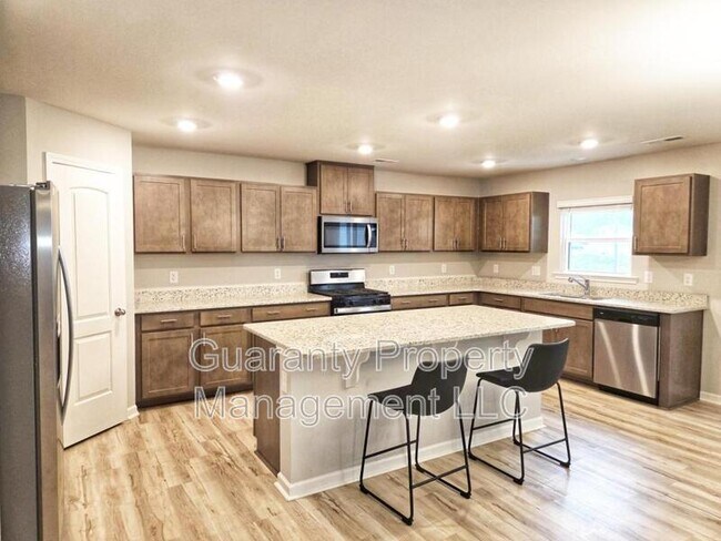 Building Photo - 330 John Stark Dr