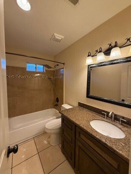 Building Photo - 318 Manor Ave