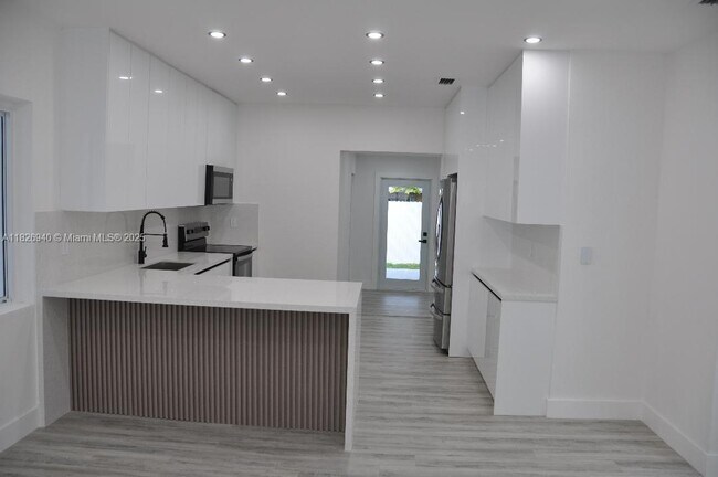 Building Photo - 261 NW 46th Ave