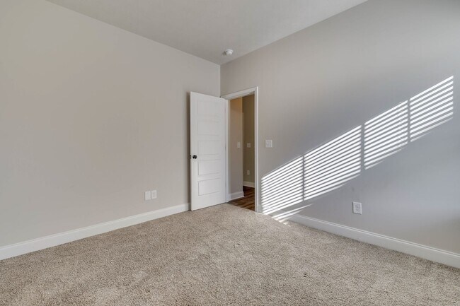 Building Photo - 340 Fox Haven Dr