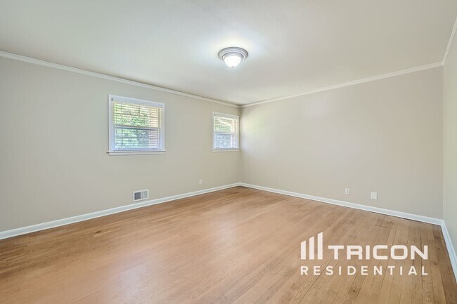 Building Photo - 4475 N Peachtree Rd