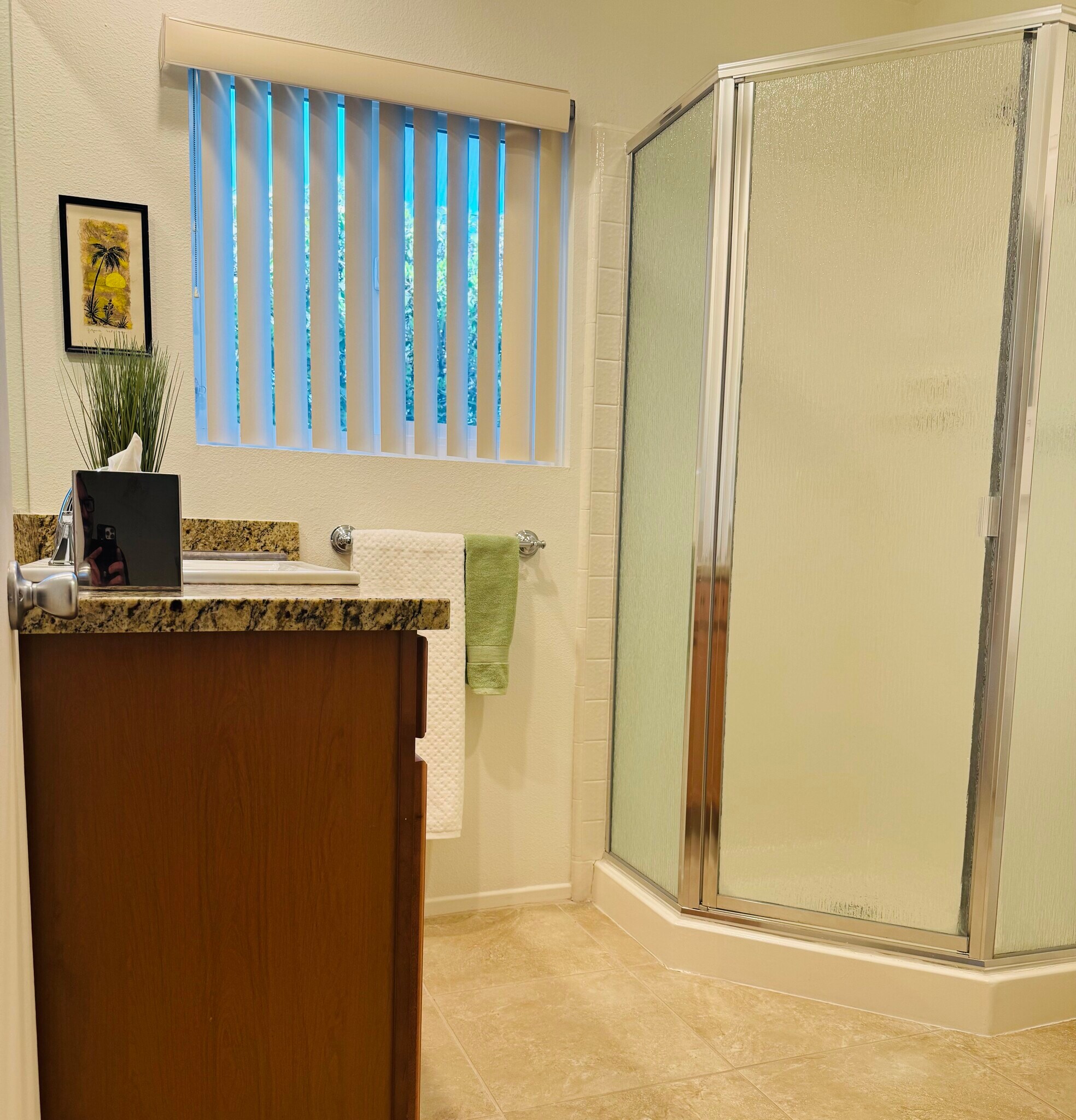 Building Photo - 1486 E Palm Tree Dr