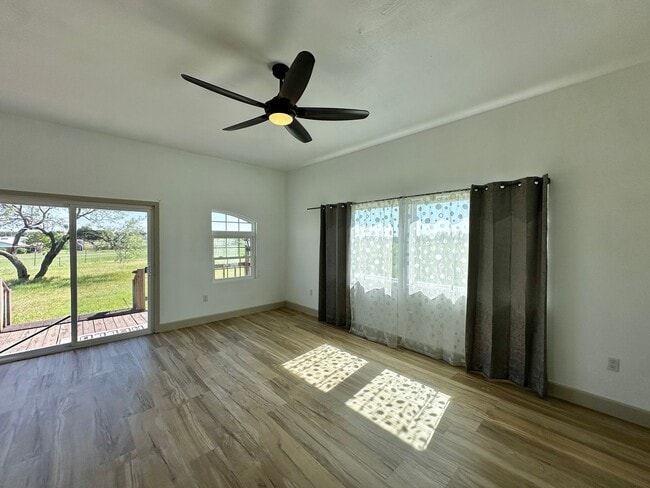 Building Photo - Barndominium in the Country!