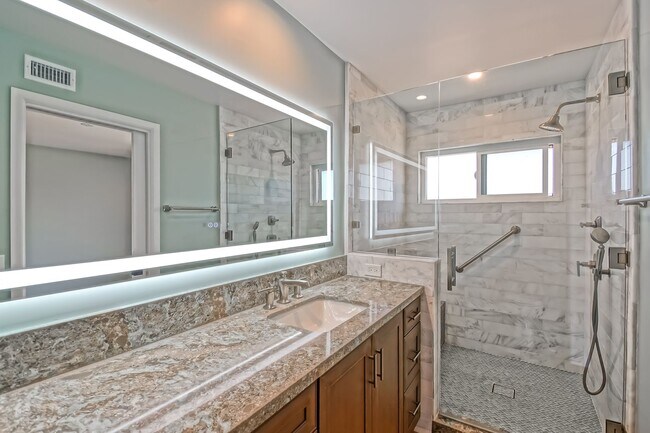 Building Photo - 14 Aries Ct