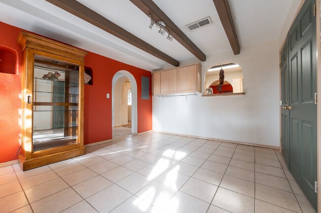 Building Photo - Desert Oasis – Furnished Executive Room in...