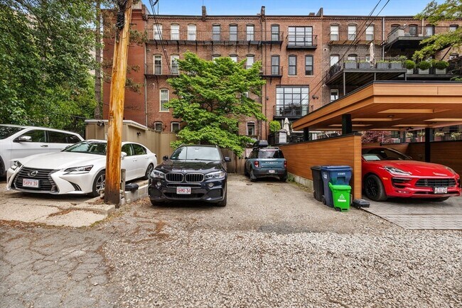 Building Photo - 32 Yarmouth St