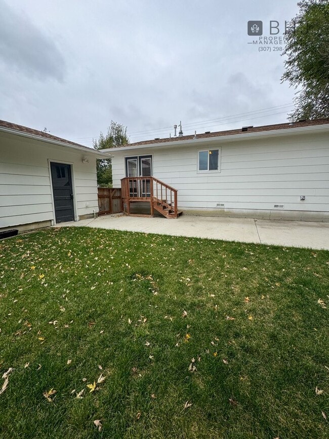 Building Photo - Pet Friendly 2 bed/ 2 bath single family h...