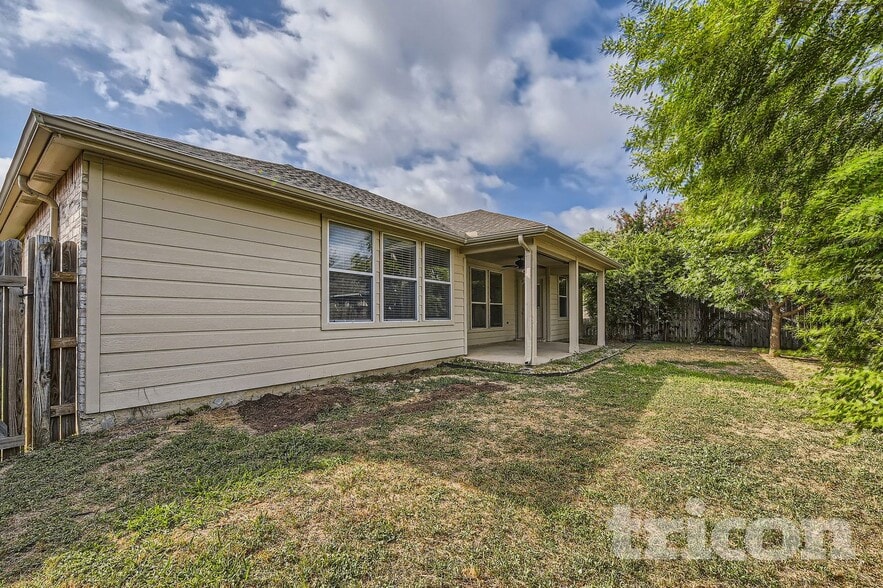 Building Photo - 13129 Padre Ave