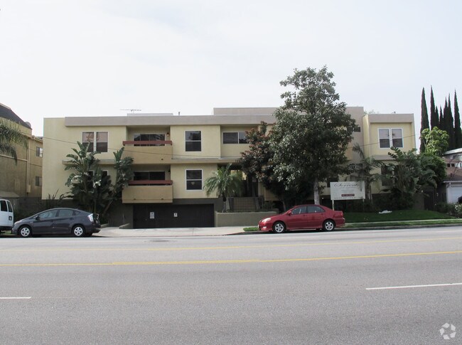 Building Photo - 14950 Burbank Blvd