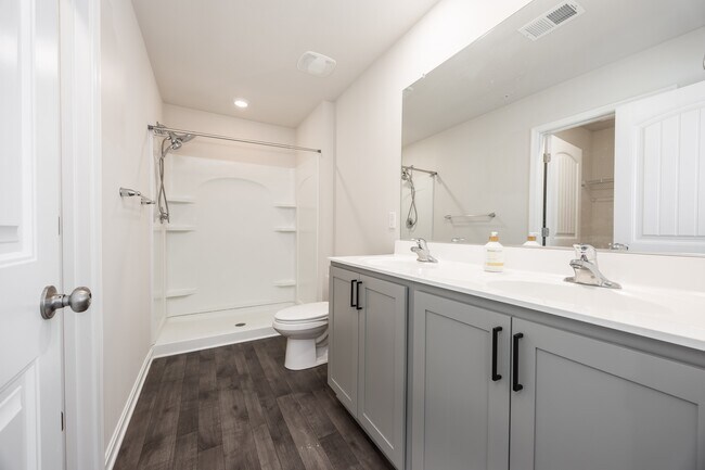 Building Photo - 317 Stream Valley Ct