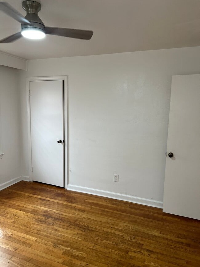 Building Photo - 11 Markham Dr