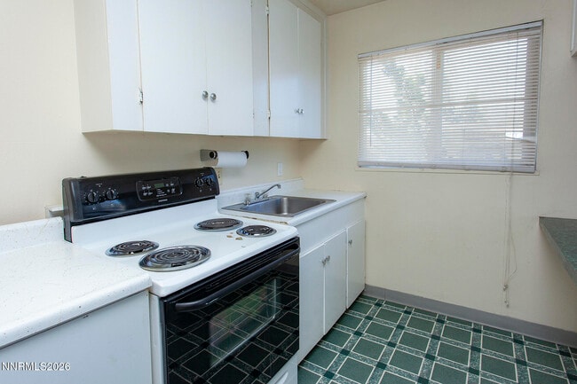 Building Photo - 1060 Wilson Ave