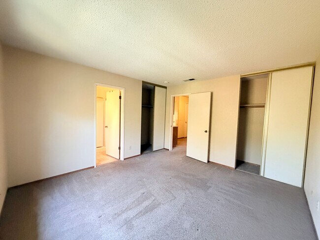 Building Photo - Charming Two-Story Petaluma Home – Private Yard & Community Amenities