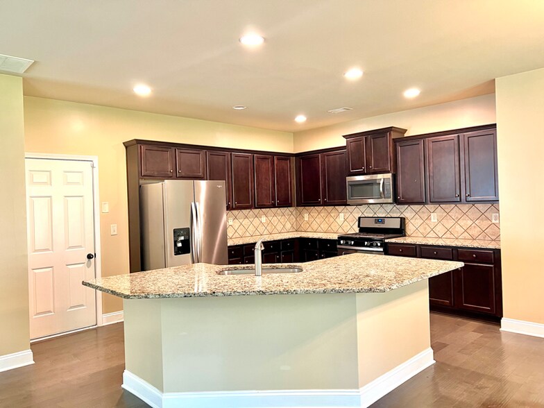 Building Photo - 2742 Misty Ivy Dr