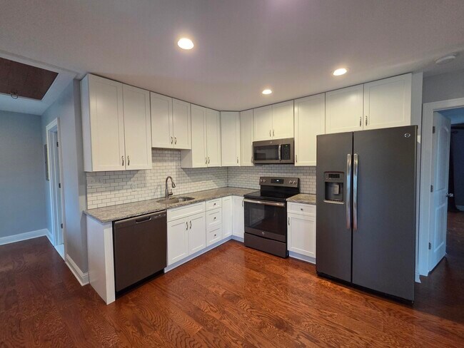 Building Photo - 412 Starkweather St