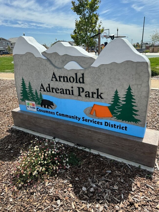 Building Photo - FOUR-FIVE/OFFICE BEDROOM THREE BATHROOM SEE VIDEO