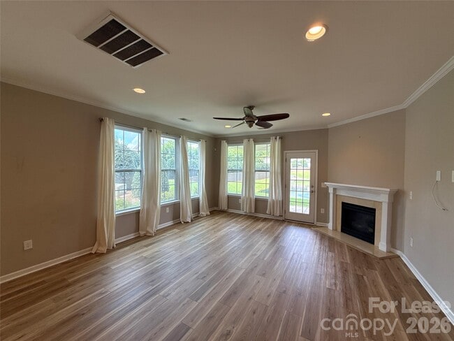 Building Photo - 5818 Glenmore Garden Dr