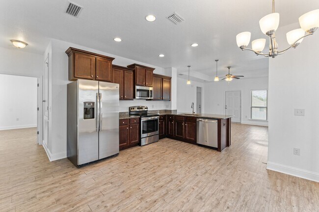 Building Photo - 27320 Lashay Dr