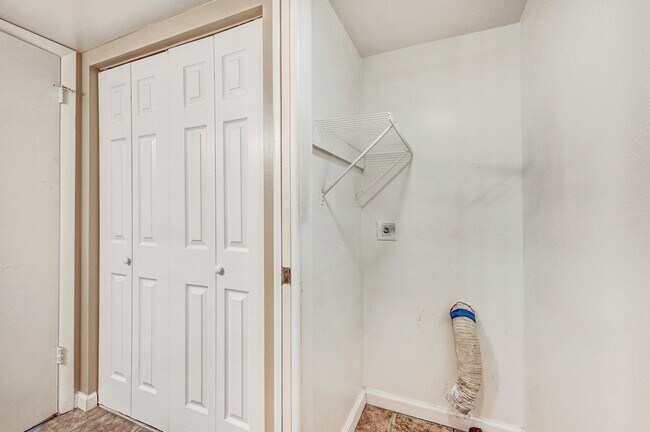 Building Photo - 2111 Vista Oaks Cir NE