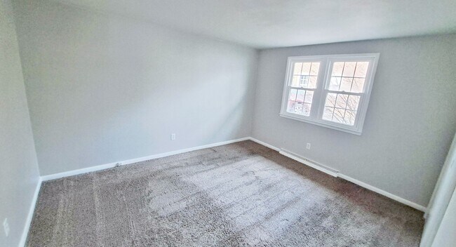 Building Photo - 400-404 Moul Avenue