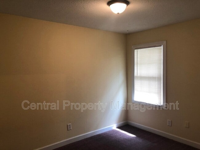 Building Photo - 112 Silverbrook Drive