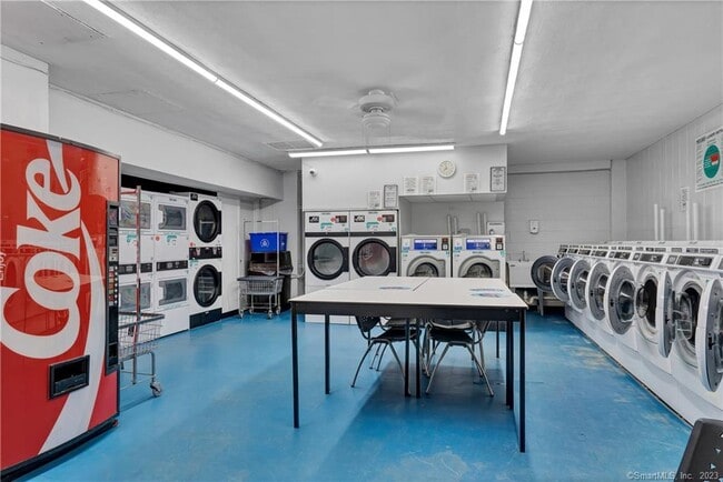 Building Photo - 2625 Park Ave