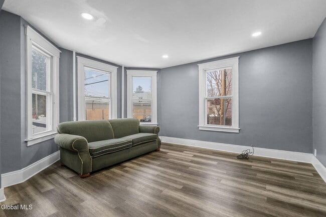 Building Photo - 21 120th St