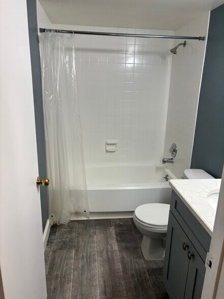 Building Photo - 120 Hibiscus Woods Ct