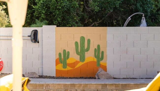 Building Photo - 2431 E Laurel St