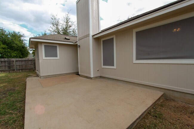 Building Photo - Spacious 3BR/2BA Corner Lot Home in Austin’s Colony