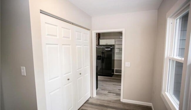 Building Photo - 209 E Hobart Ave