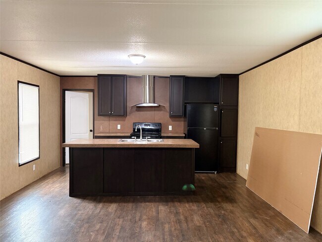 Building Photo - 215 Live Oak St