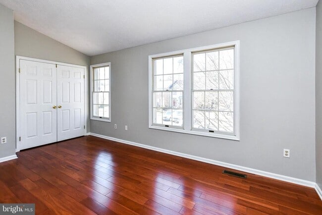 Building Photo - 2156 Commissary Cir