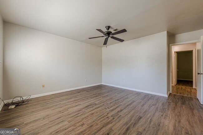 Building Photo - 2016 Oak Park Ln